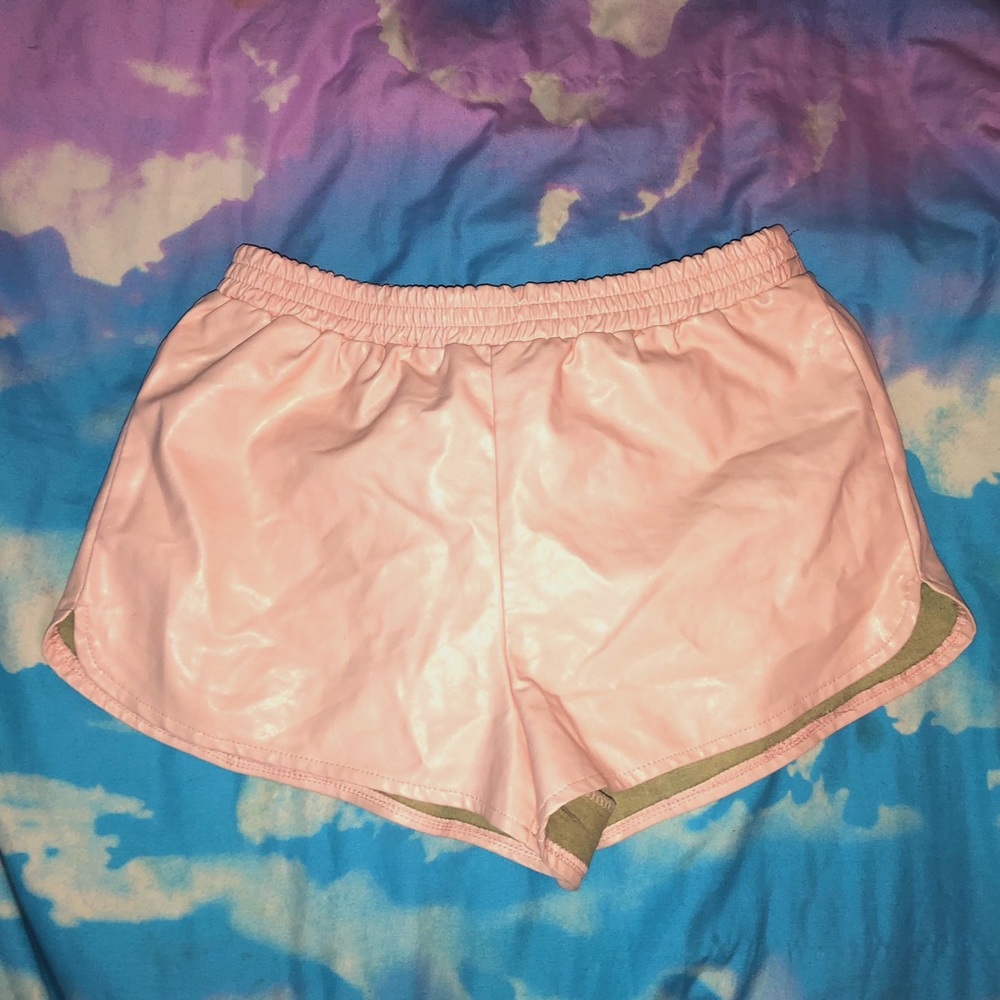 XS pink pleather shorts 🍭